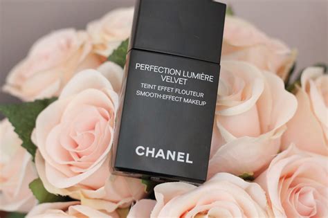 Chanel Perfection Lumière Velvet Foundation Review, Photos, 